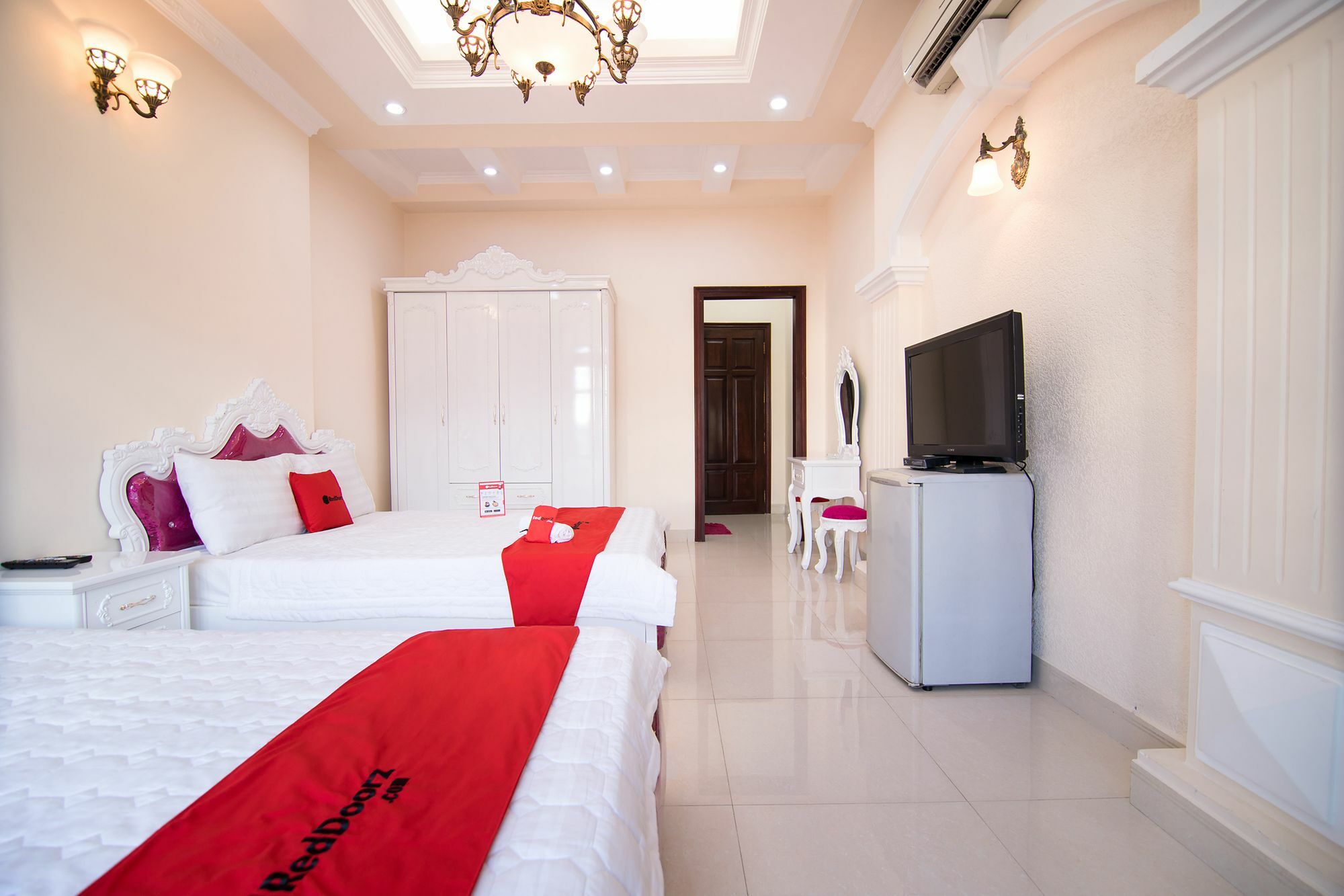 Hotel Reddoorz Near Pico Plaza Cong Hoa Ho-Chi-Minh-Stadt Exterior foto
