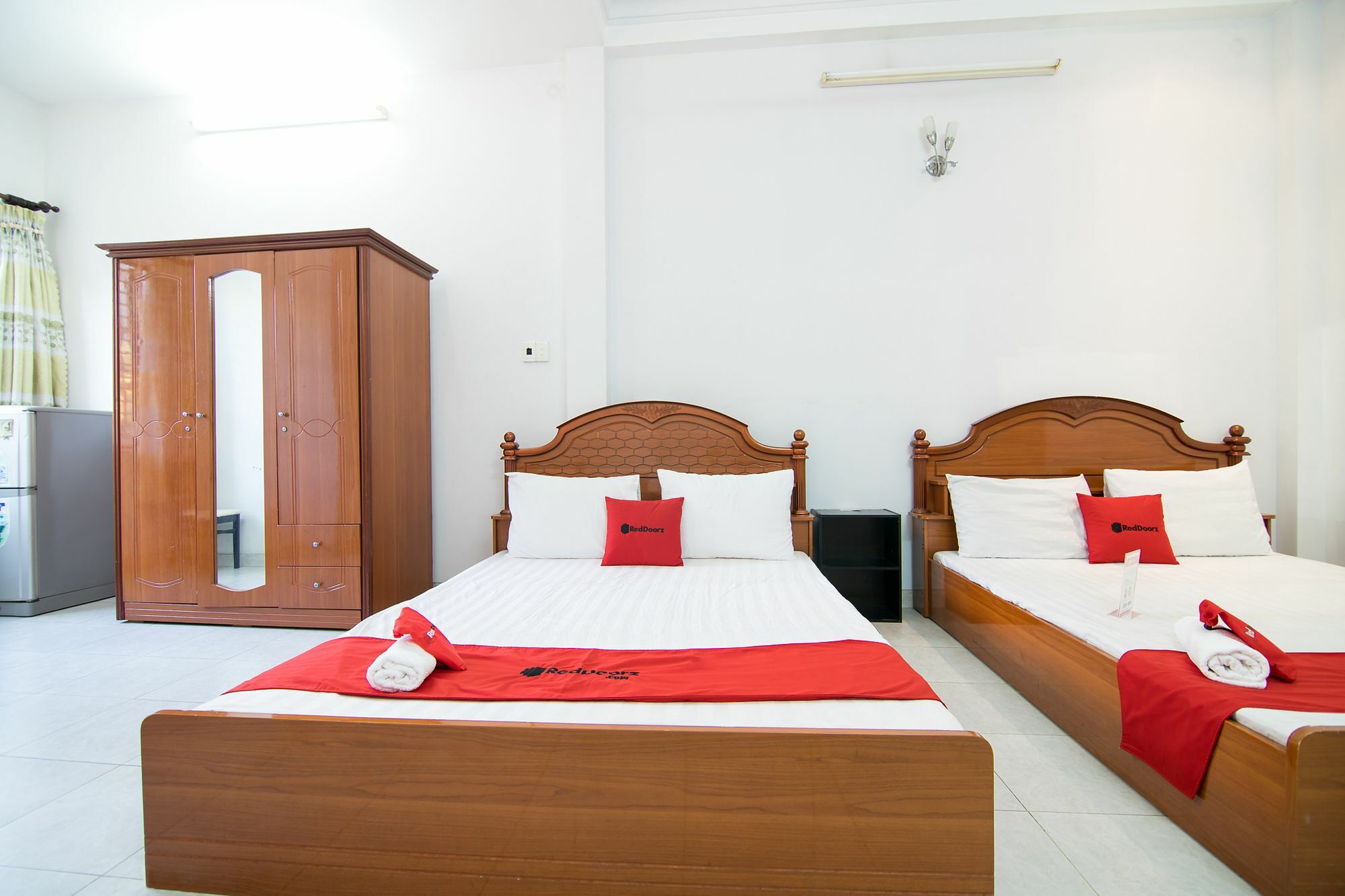 Hotel Reddoorz Near Pico Plaza Cong Hoa Ho-Chi-Minh-Stadt Exterior foto