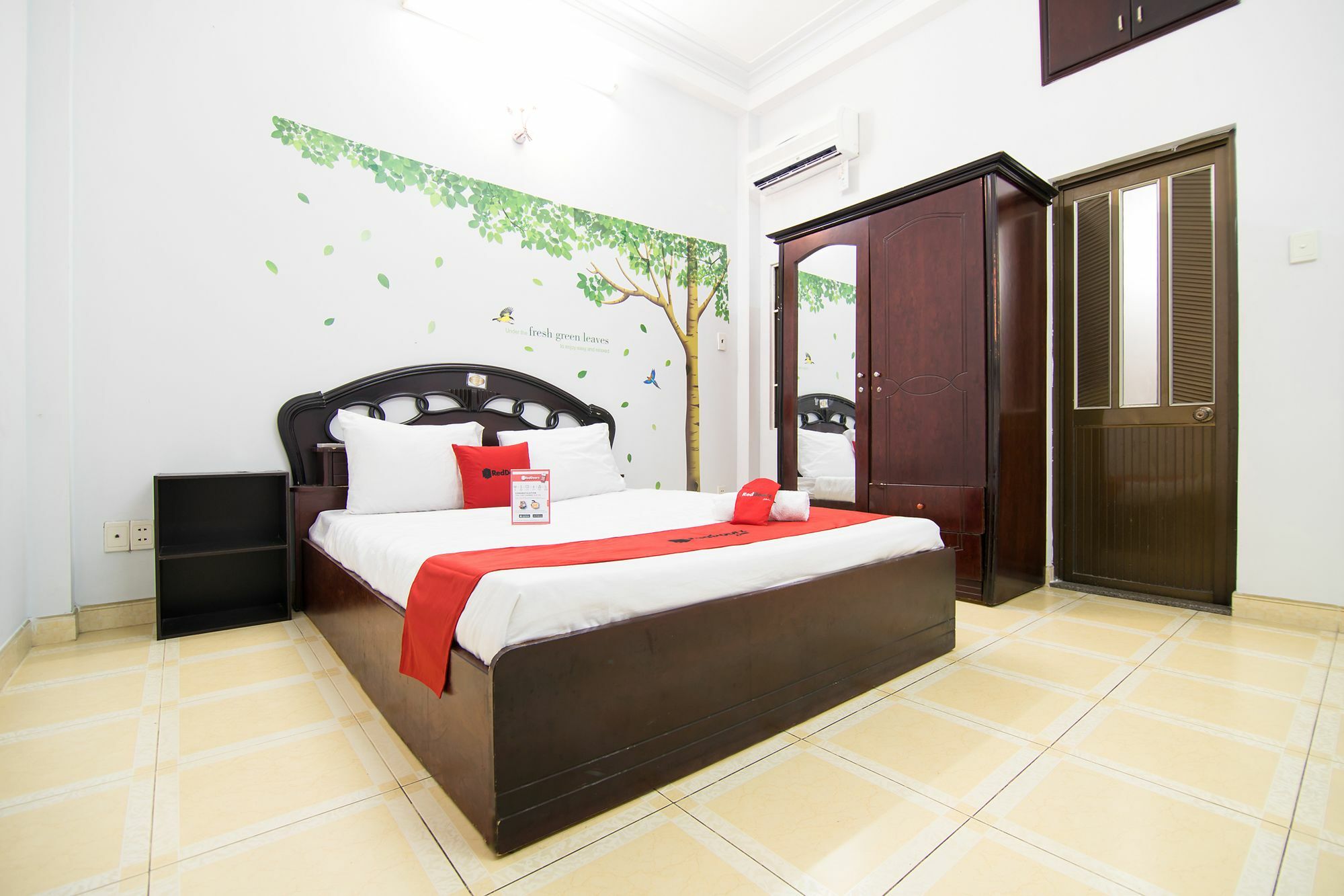 Hotel Reddoorz Near Pico Plaza Cong Hoa Ho-Chi-Minh-Stadt Exterior foto